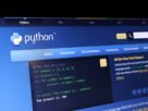 Pokretanje AI modela u Pythonu prikazano kroz Python platformu i programski kod na računaru